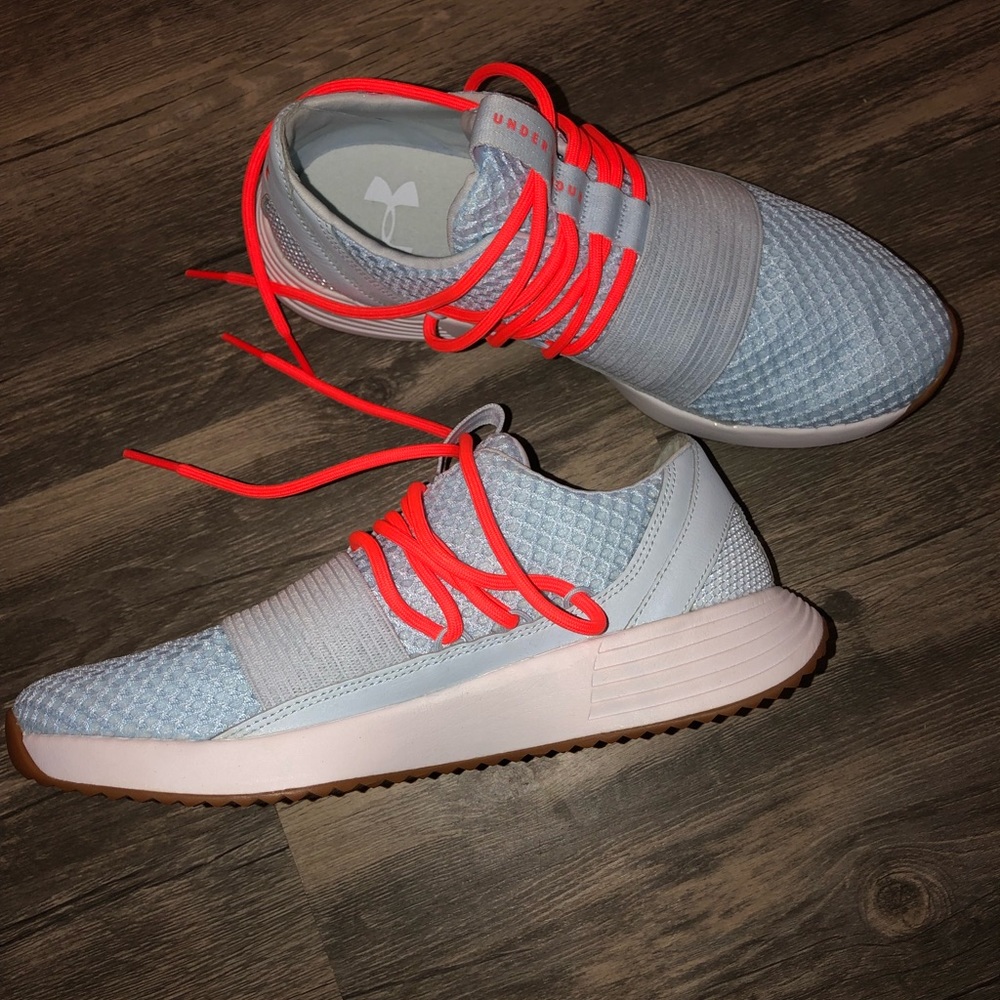 UA sneakers: size 9